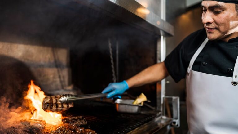 CHEF´S: Señalan más de 11 mil accidentes falta de medidas preventivas para los empleados de cocina en restaurantes